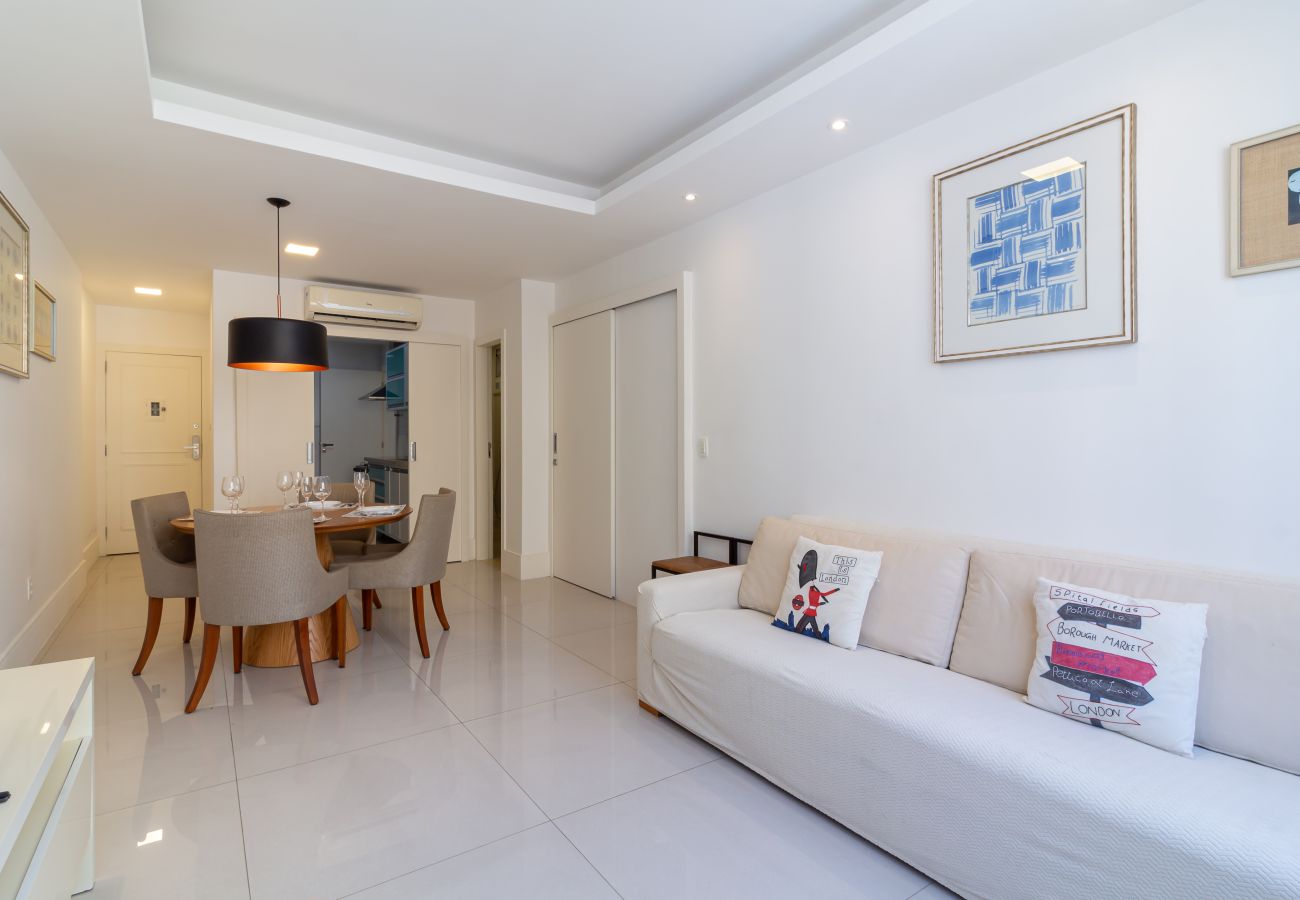 Apartment in Rio de Janeiro - Apartamento em Copacabana a 3 minutos da Praia | NSC602