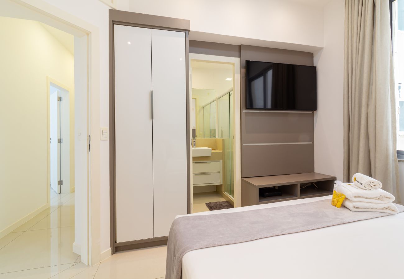 Apartment in Rio de Janeiro - Apartamento em Copacabana a 3 minutos da Praia | NSC602