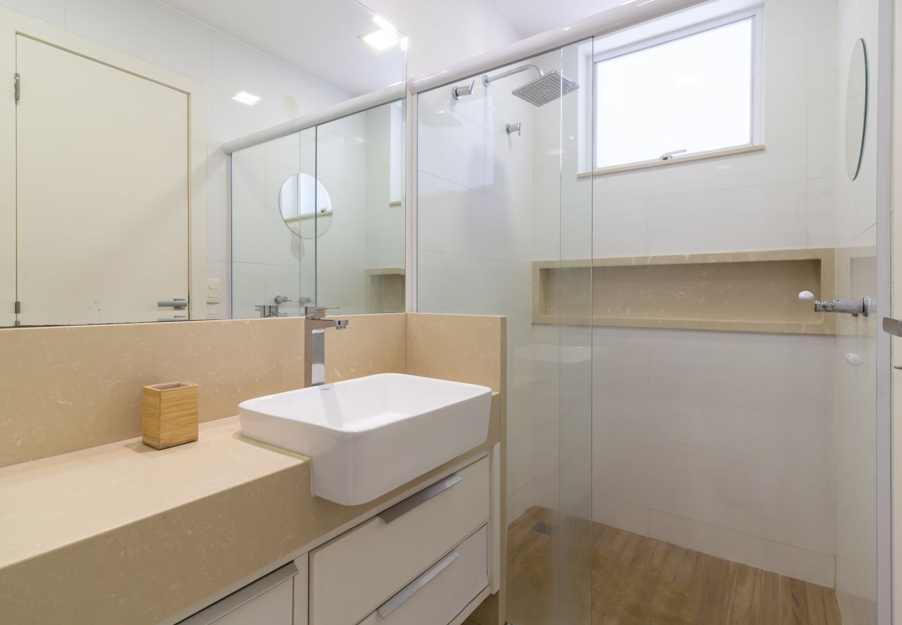 Apartment in Rio de Janeiro - Apartamento em Copacabana a 3 minutos da Praia | NSC602