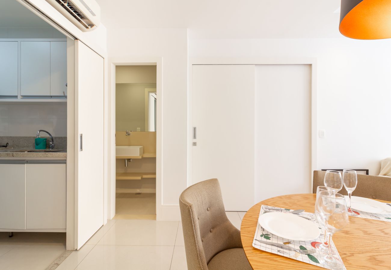 Apartment in Rio de Janeiro - Apartamento em Copacabana a 3 minutos da Praia | NSC602