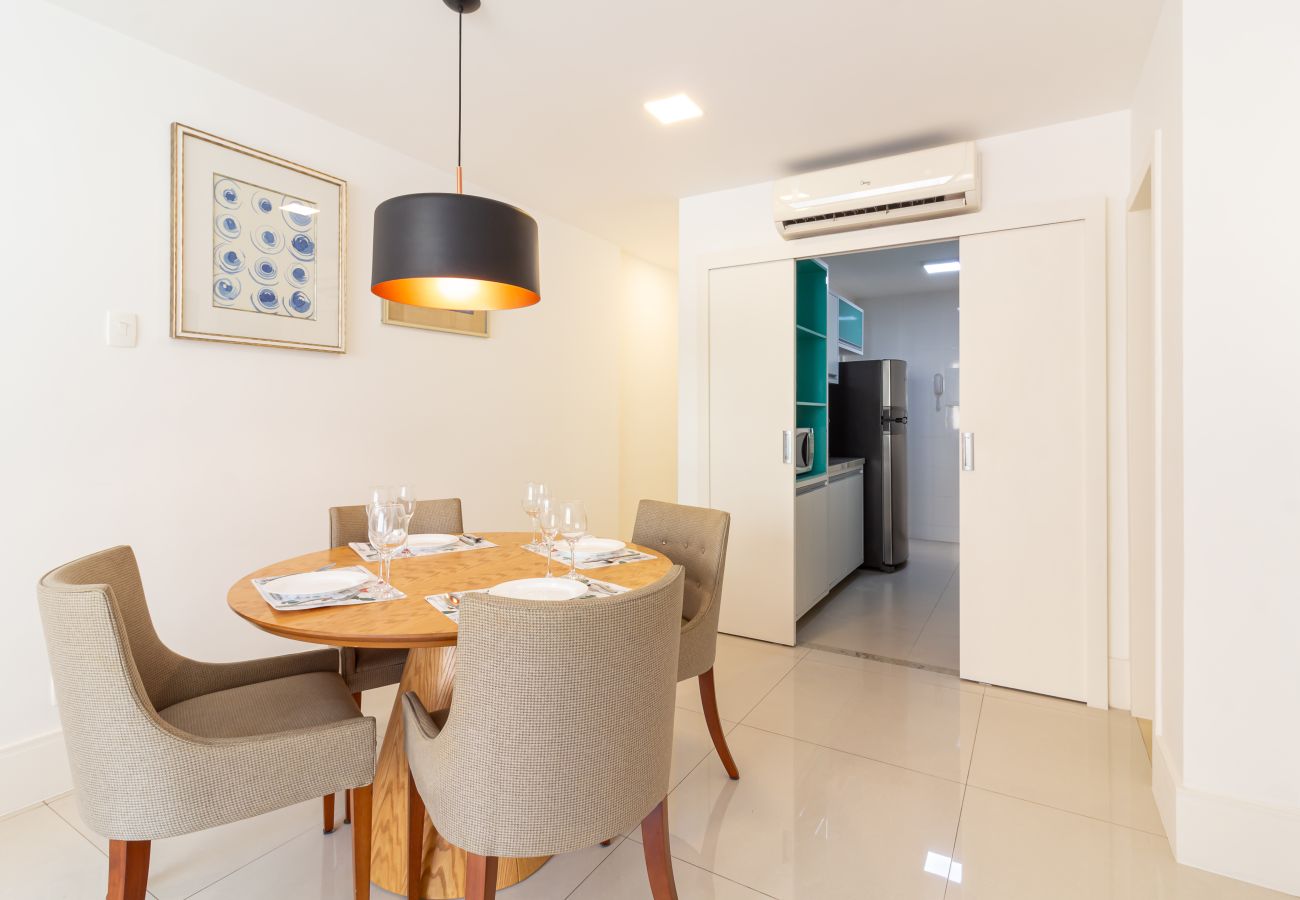 Apartment in Rio de Janeiro - Apartamento em Copacabana a 3 minutos da Praia | NSC602