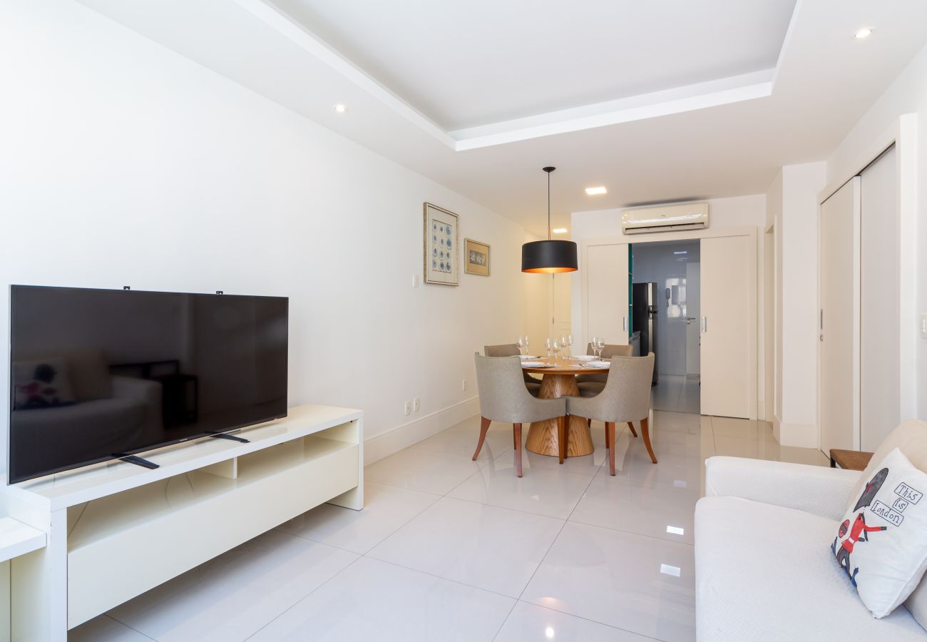 Apartment in Rio de Janeiro - Apartamento em Copacabana a 3 minutos da Praia | NSC602