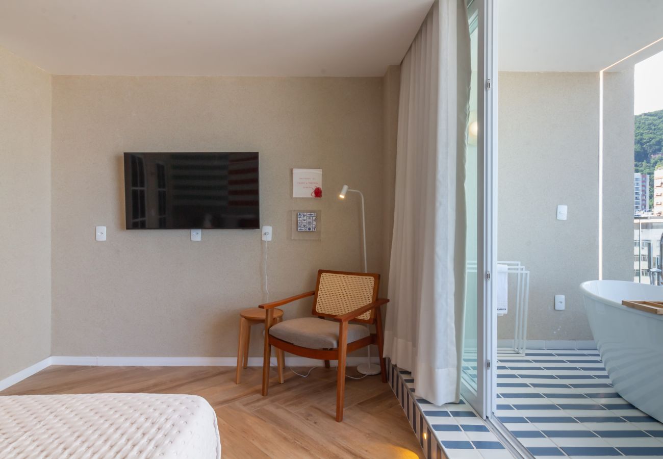 Apartment in Rio de Janeiro - Vista para o Mar e Varanda com Banheira | Q23