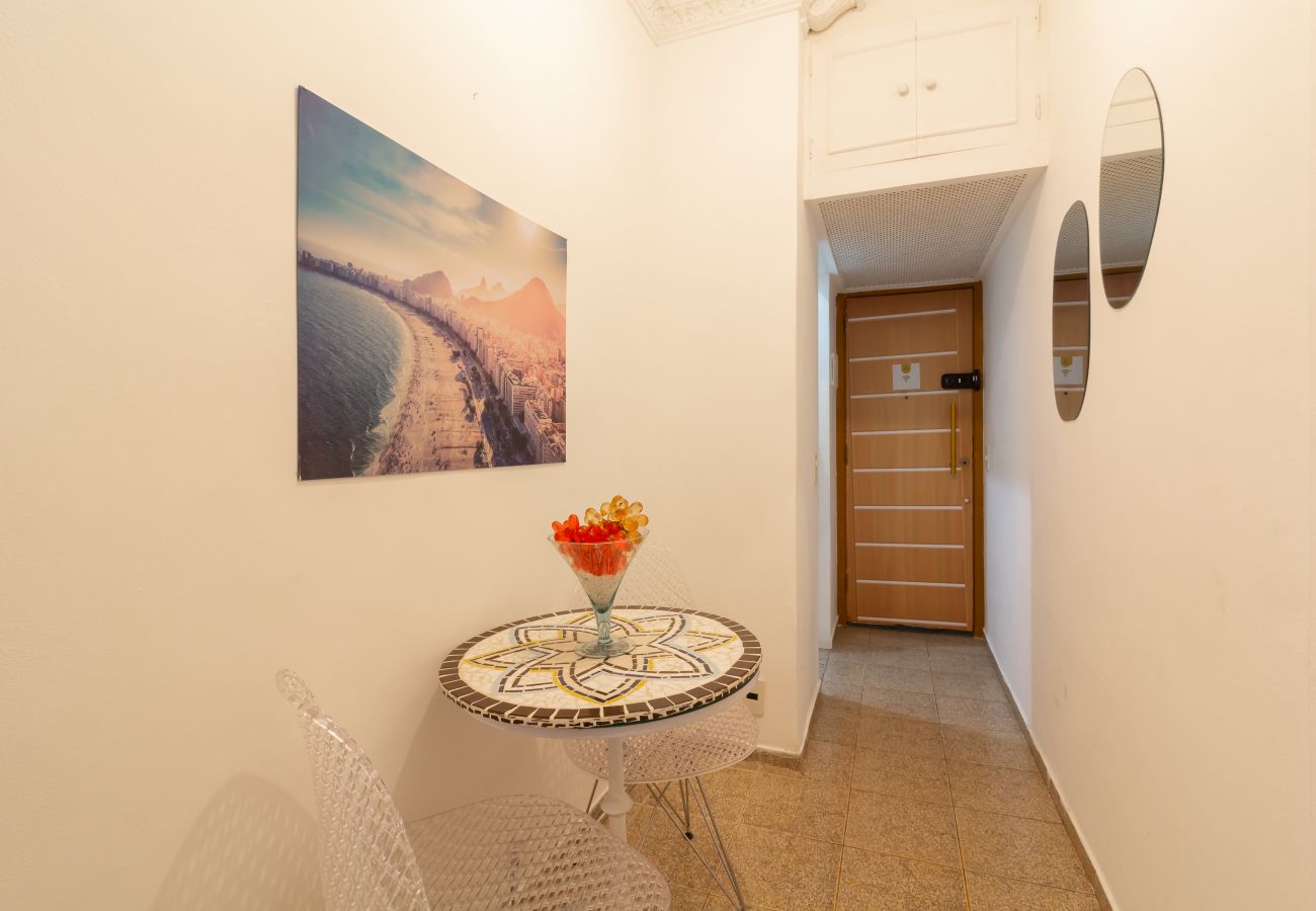 Apartment in Rio de Janeiro - 3 minutos da praia de Copacabana | DU705