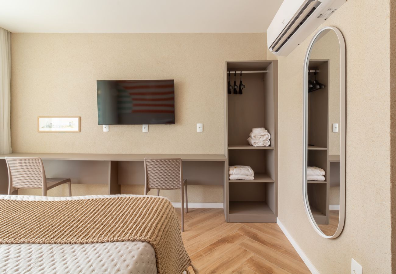 Apartment in Rio de Janeiro - Vista para o Mar e Varanda com Banheira  | Q3
