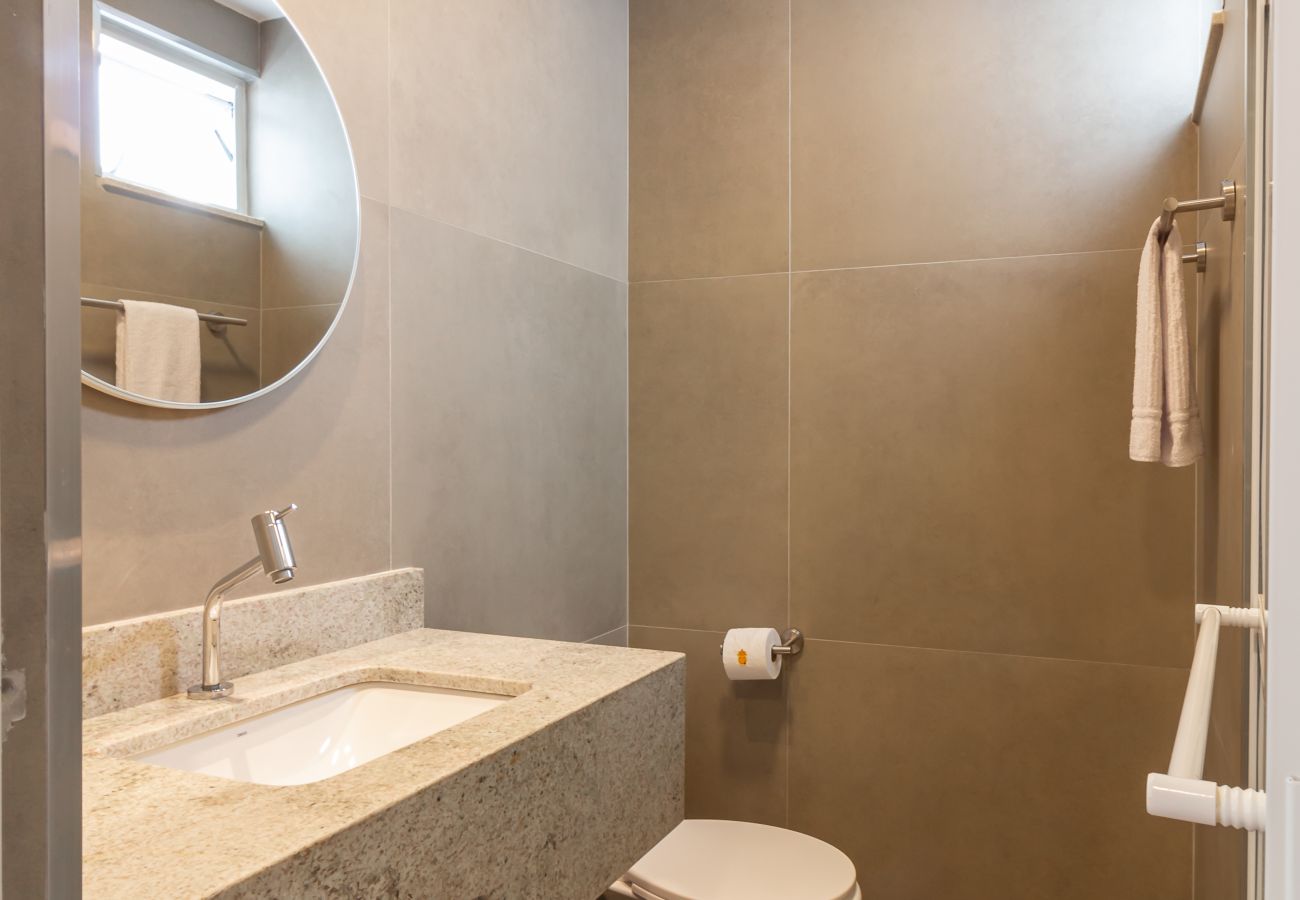 Apartment in Rio de Janeiro - Vista para o Mar e Varanda com Banheira  | Q3