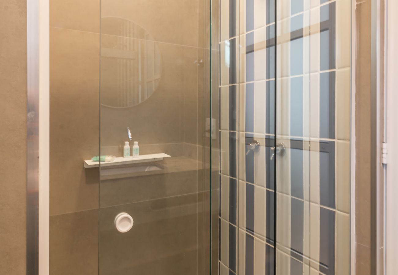 Apartment in Rio de Janeiro - Vista para o Mar e Varanda com Banheira  | Q3