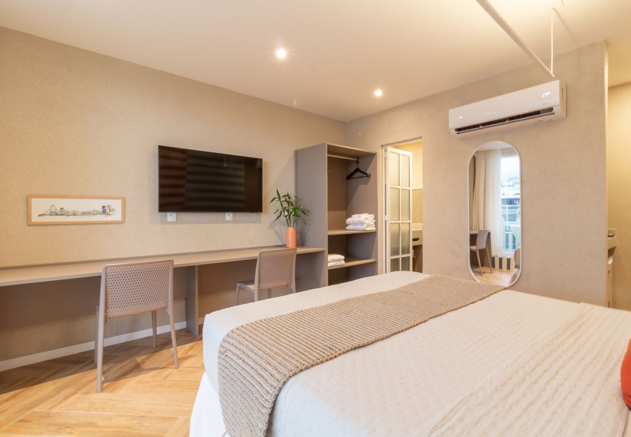 Apartment in Rio de Janeiro - Vista para o Mar e Varanda com Banheira | Q12