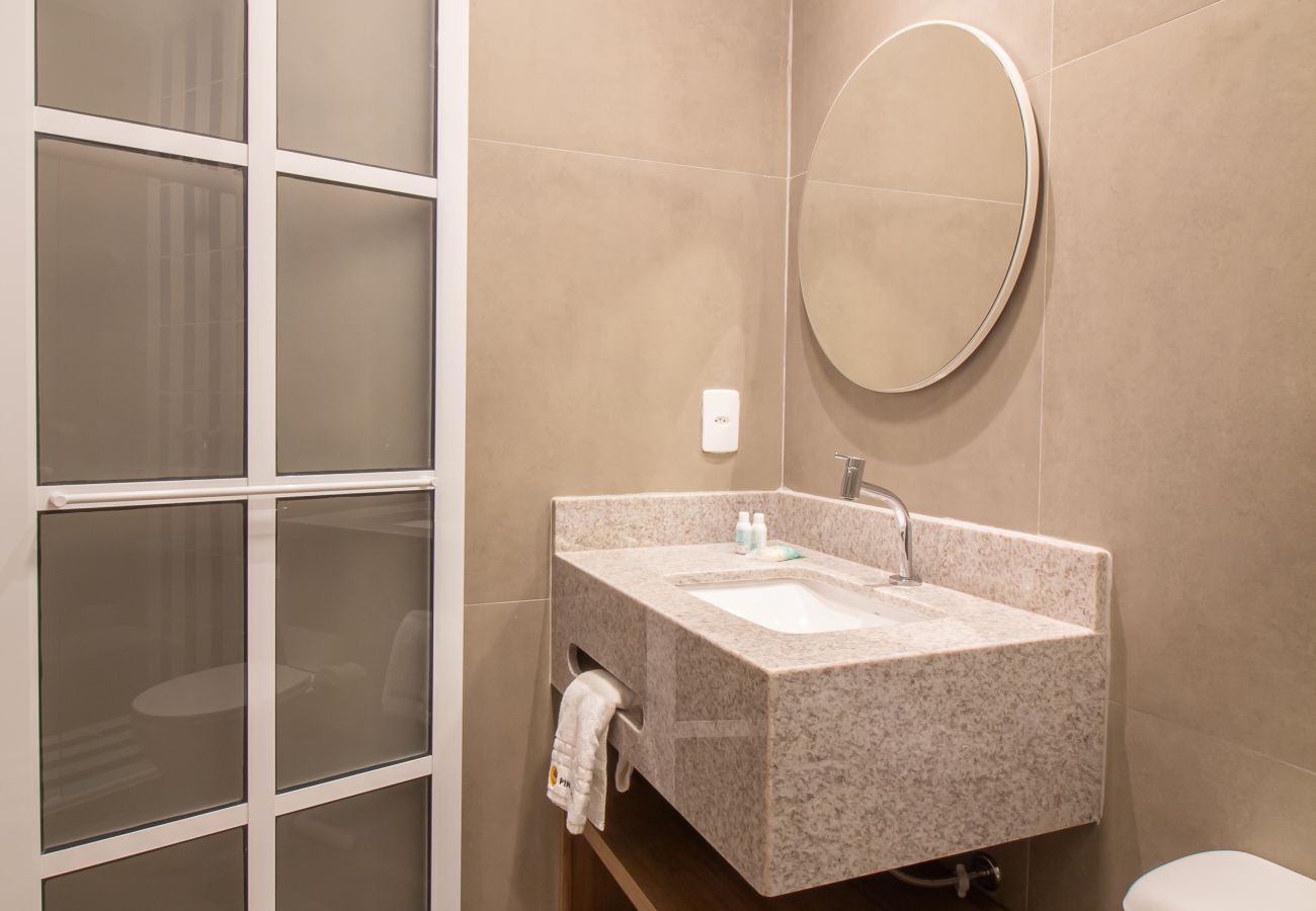 Apartment in Rio de Janeiro - Acolhedor a Poucos Passos de Praia de Copacabana | Q14