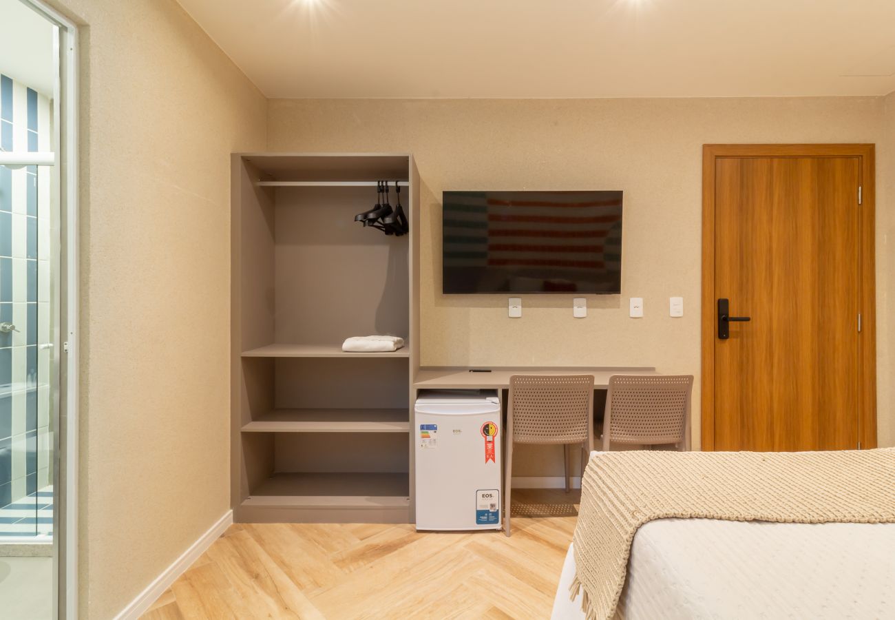 Apartment in Rio de Janeiro - Acolhedor a Poucos Passos de Praia de Copacabana | Q14