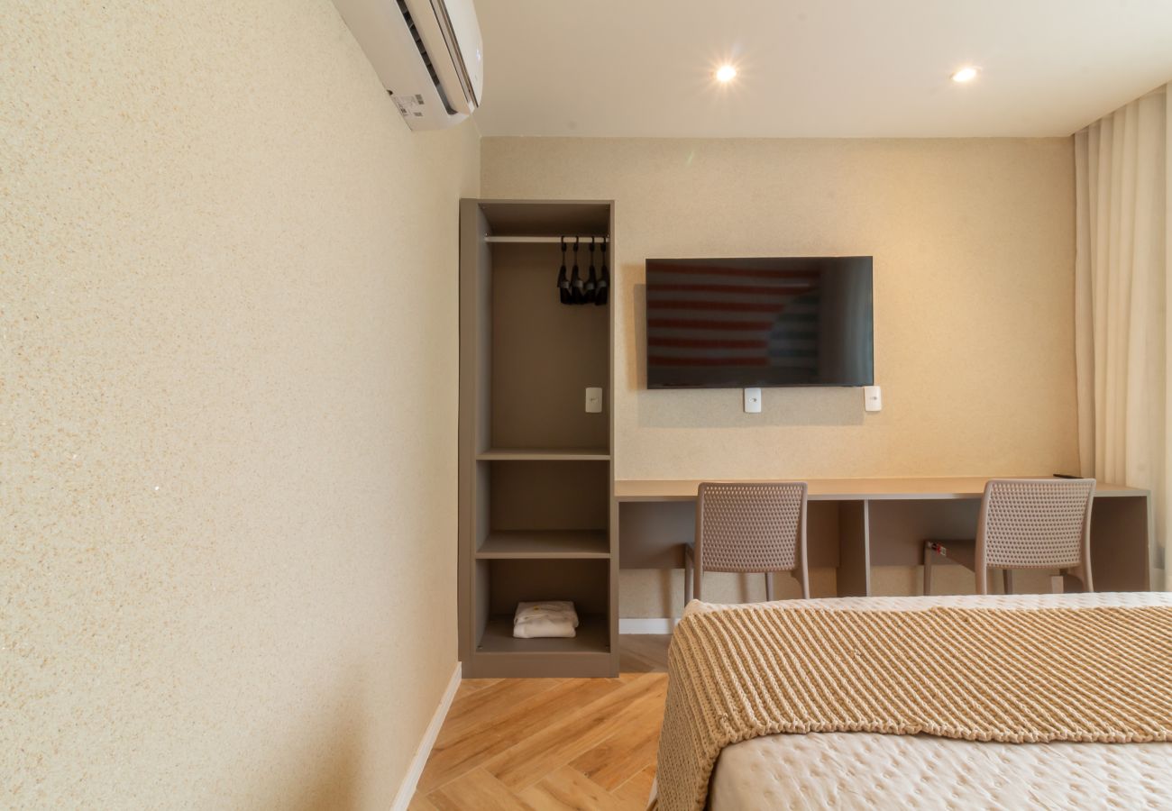 Apartment in Rio de Janeiro - Vista para o Mar e Varanda com Banheira | Q20