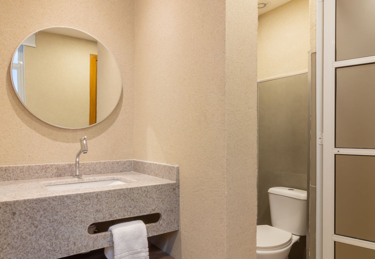Apartment in Rio de Janeiro - Acolhedor a Poucos Passos de Praia de Copacabana | Q16