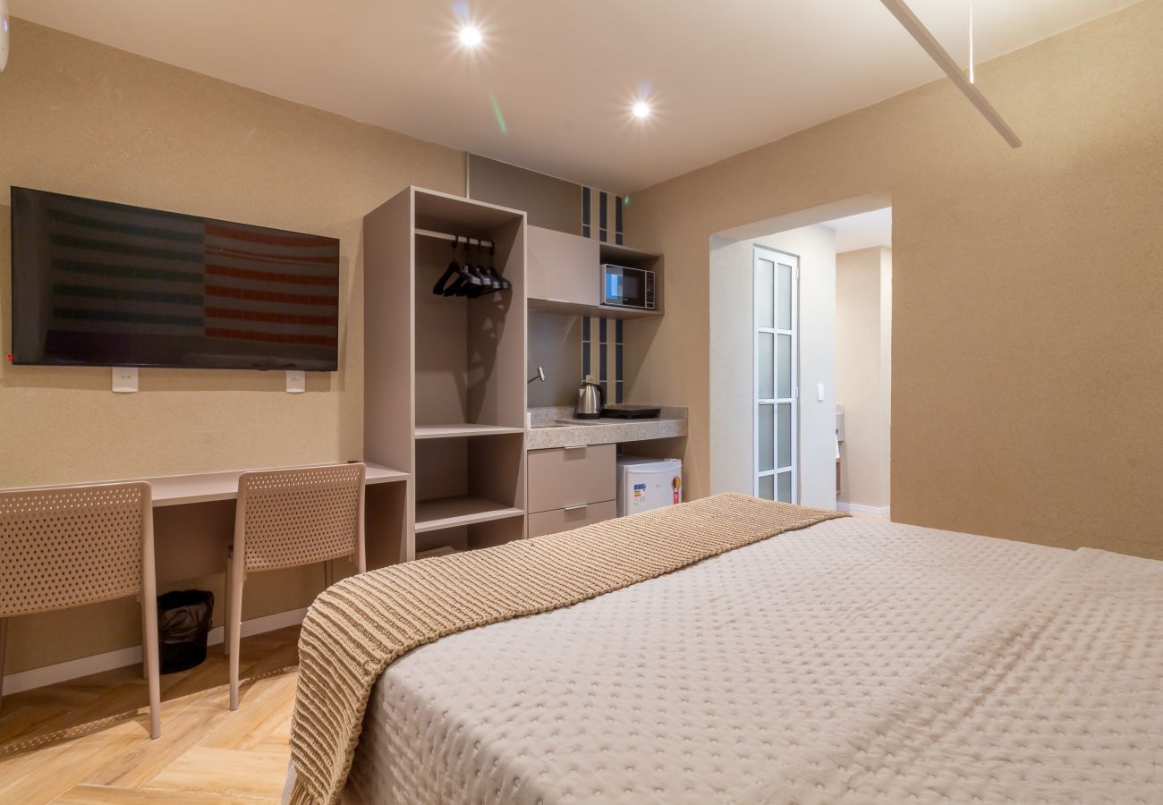 Apartment in Rio de Janeiro - Acolhedor a Poucos Passos de Praia de Copacabana | Q16