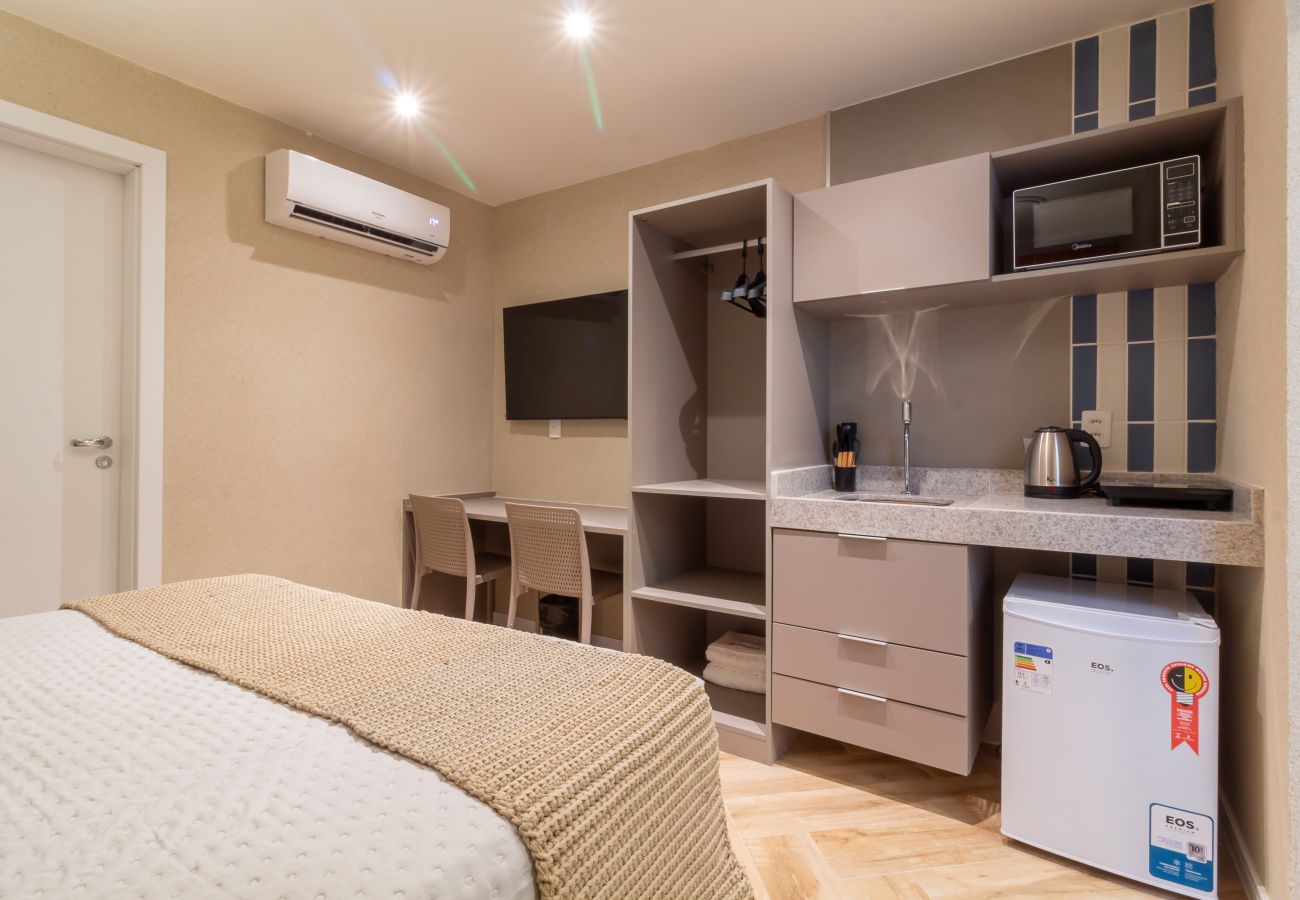 Apartment in Rio de Janeiro - Acolhedor a Poucos Passos de Praia de Copacabana | Q16