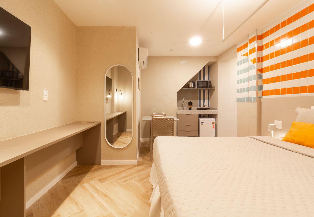 Apartment in Rio de Janeiro - Acolhedor a Poucos Passos de Praia de Copacabana | Q24