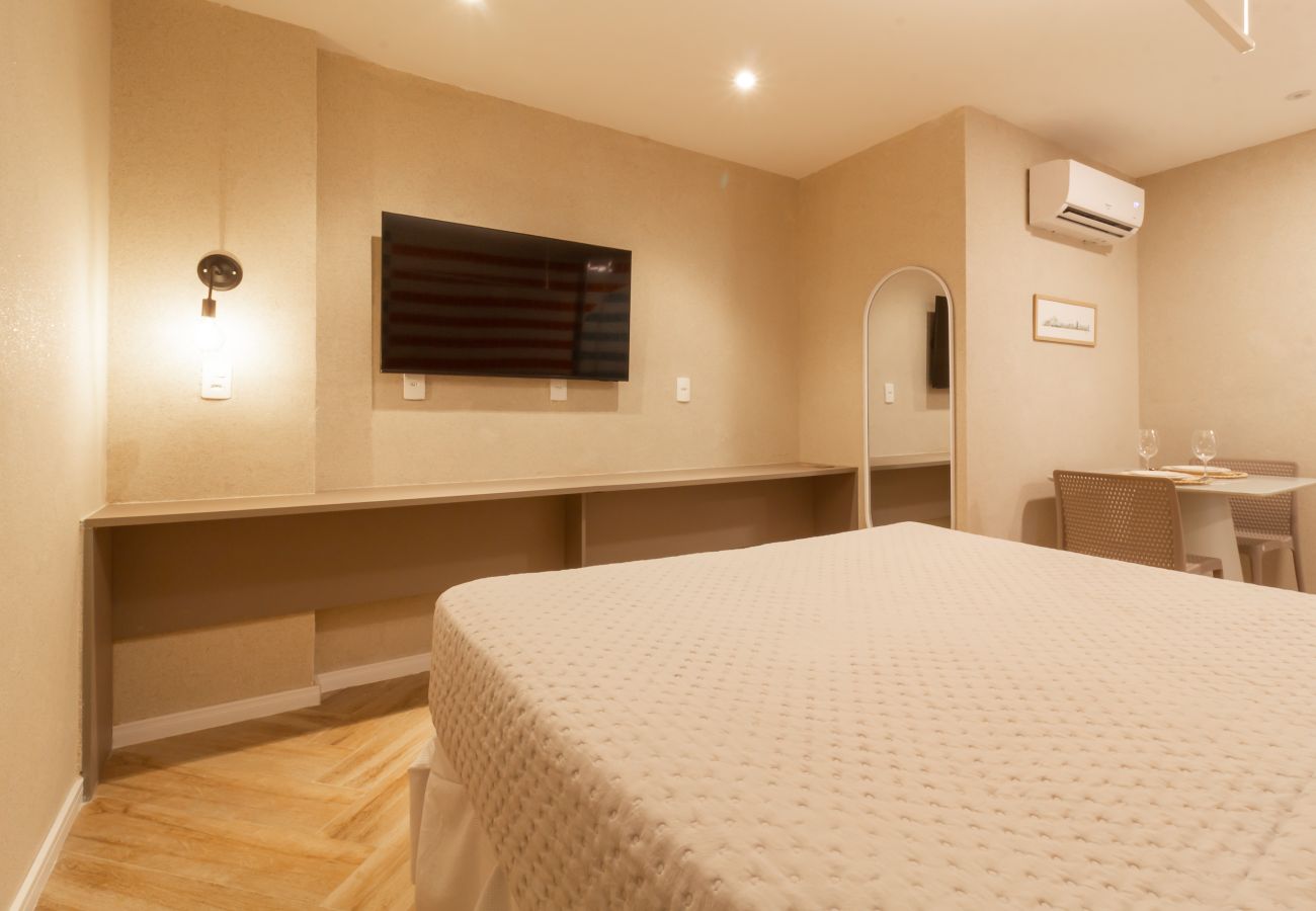 Apartment in Rio de Janeiro - Acolhedor a Poucos Passos de Praia de Copacabana | Q24