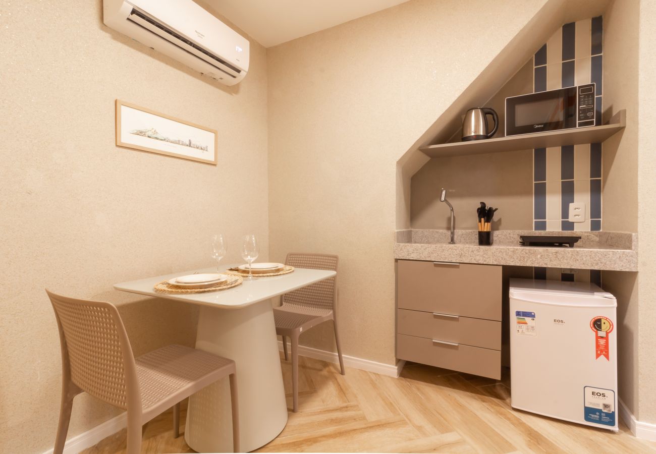 Apartment in Rio de Janeiro - Acolhedor a Poucos Passos de Praia de Copacabana | Q24