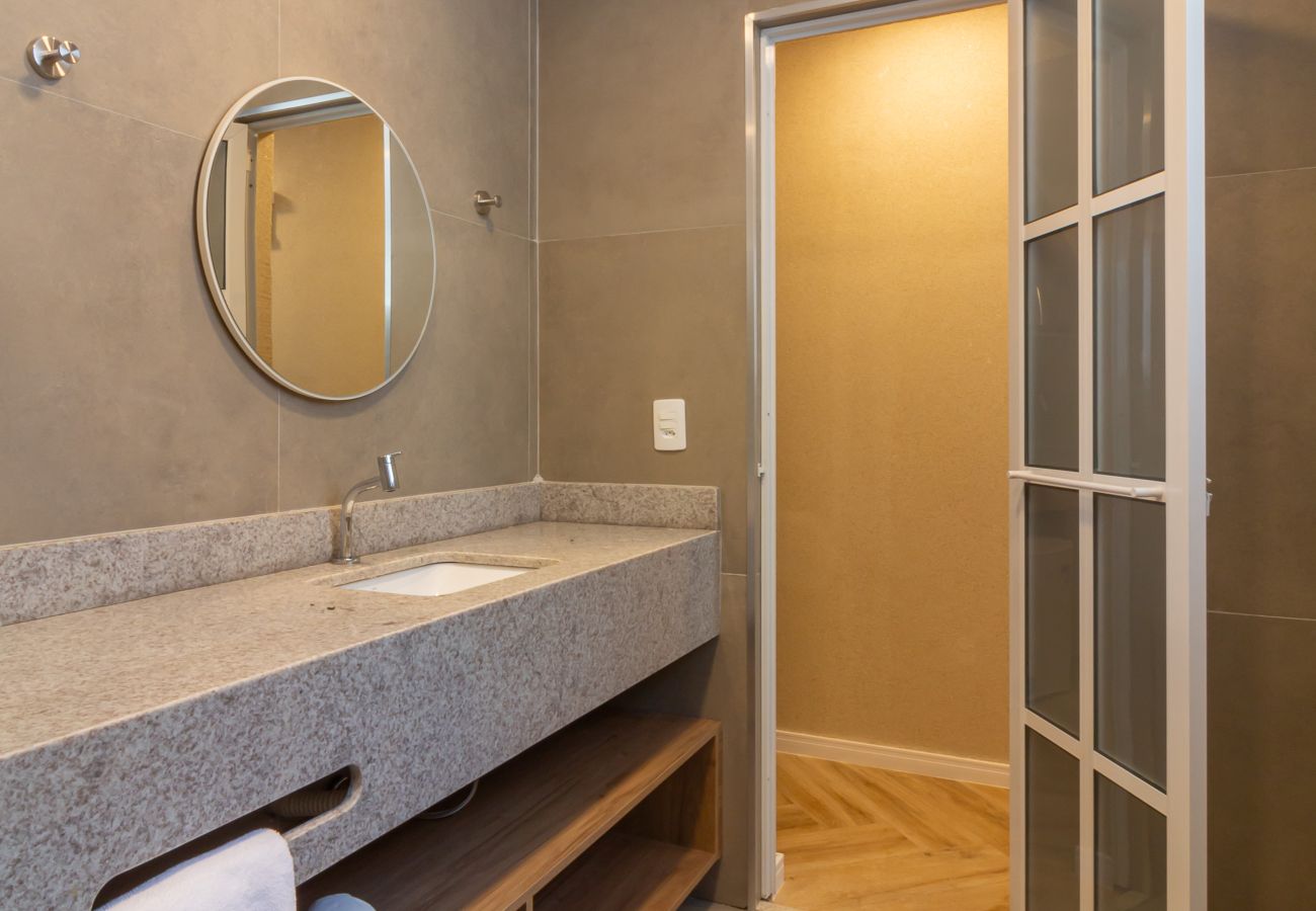 Apartment in Rio de Janeiro - Acolhedor a Poucos Passos de Praia de Copacabana | Q24