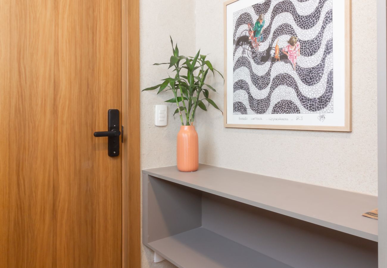Apartment in Rio de Janeiro - Acolhedor a Poucos Passos de Praia de Copacabana | Q24