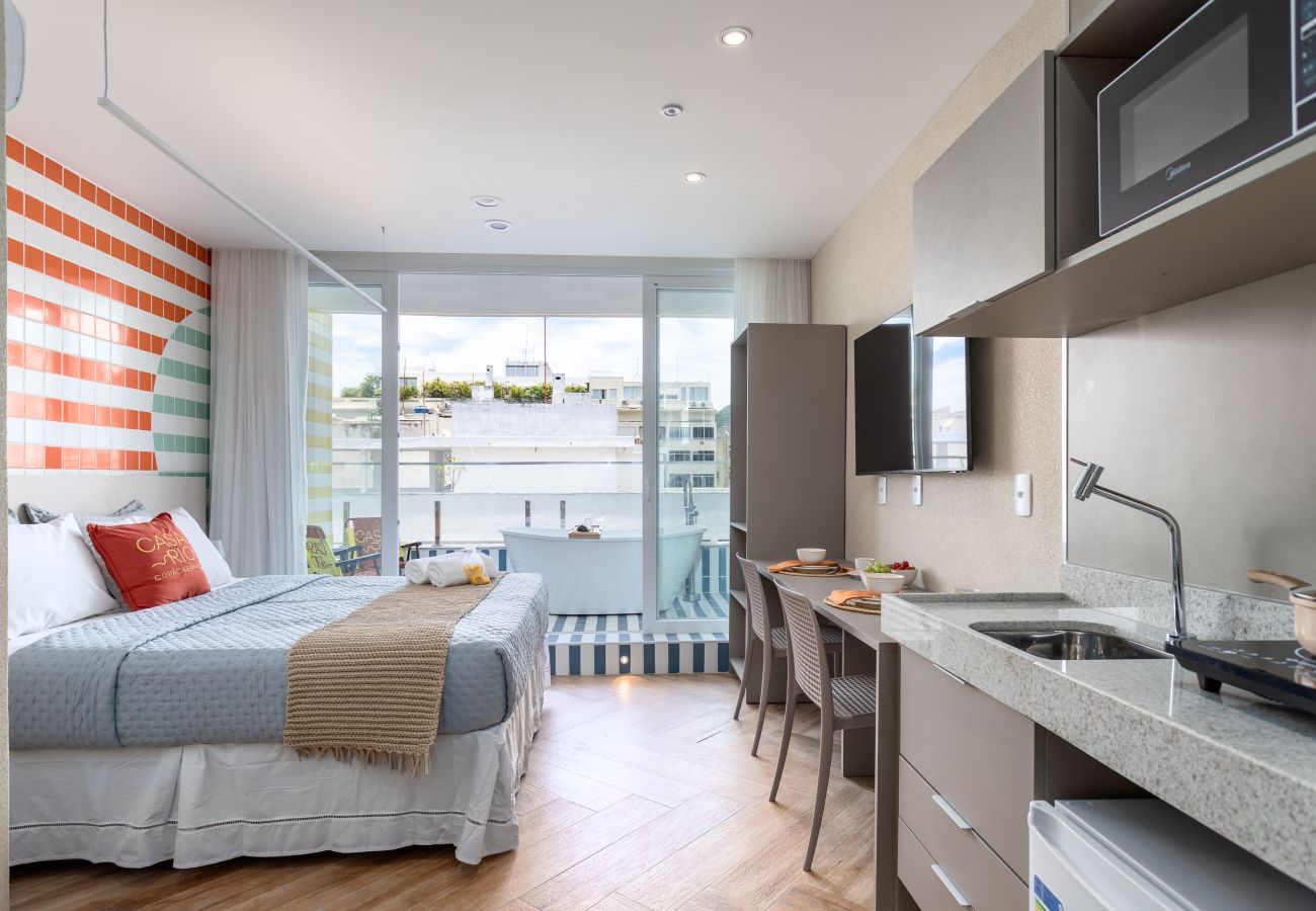 Apartment in Rio de Janeiro - Vista para o Mar e Varanda com Banheira | Q11