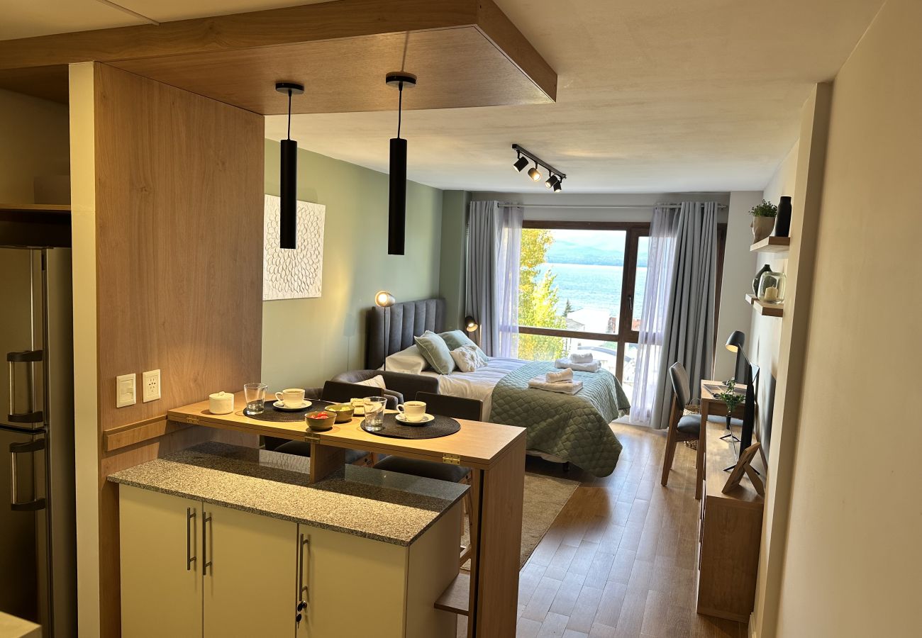 Studio in San Carlos de Bariloche - Grinly with lake view and parking in Bariloche 