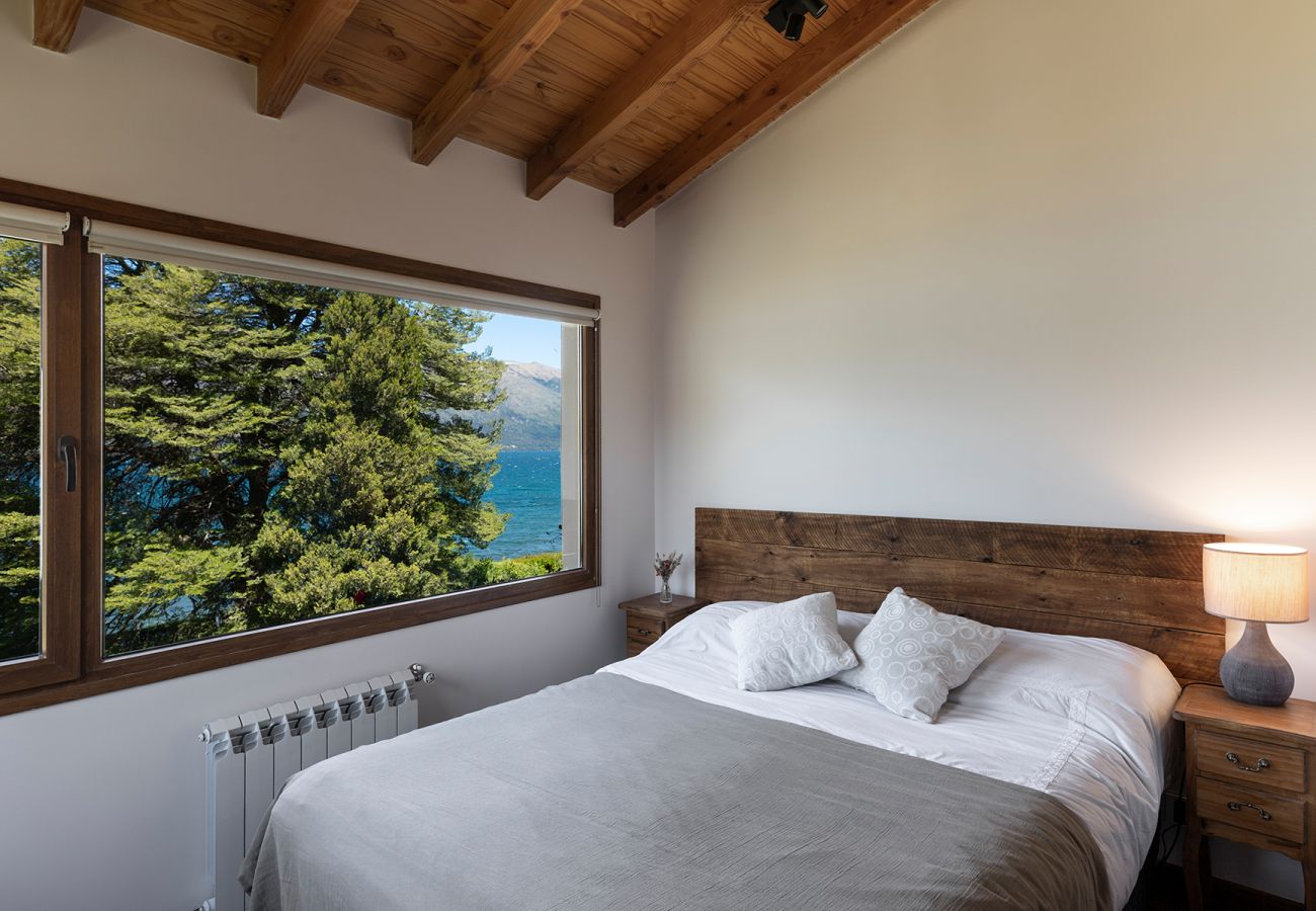 House in San Carlos de Bariloche - House with lakefront on Lake Gutiérrez in Bariloche