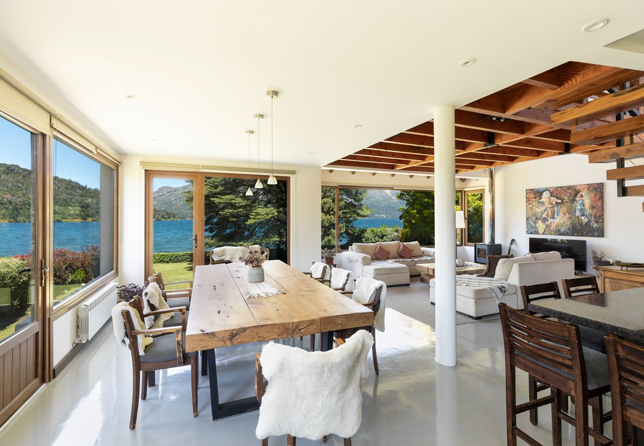 House in San Carlos de Bariloche - House with lakefront on Lake Gutiérrez in Bariloche