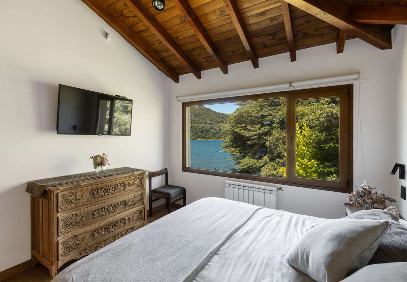 House in San Carlos de Bariloche - House with lakefront on Lake Gutiérrez in Bariloche