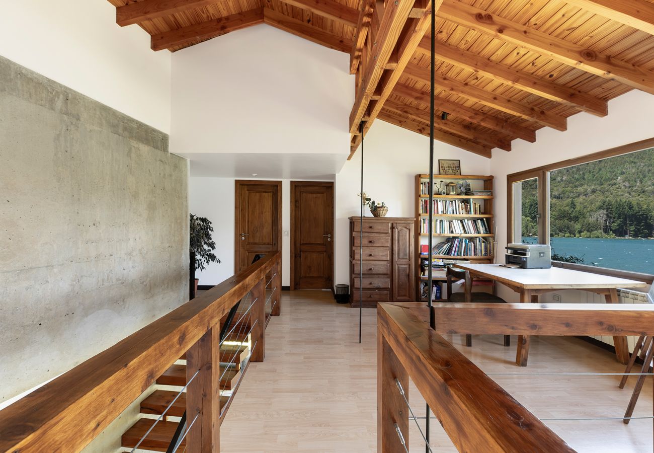 House in San Carlos de Bariloche - House with lakefront on Lake Gutiérrez in Bariloche