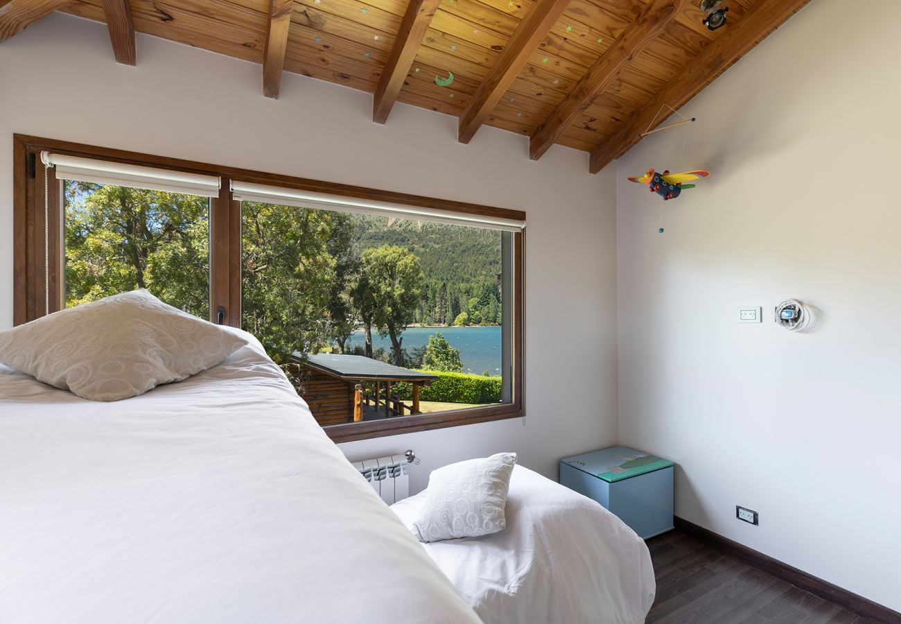 House in San Carlos de Bariloche - House with lakefront on Lake Gutiérrez in Bariloche