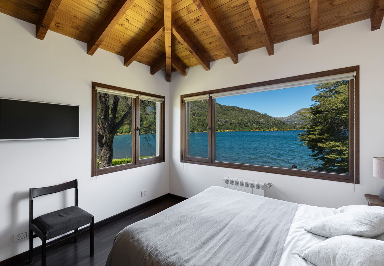 House in San Carlos de Bariloche - House with lakefront on Lake Gutiérrez in Bariloche