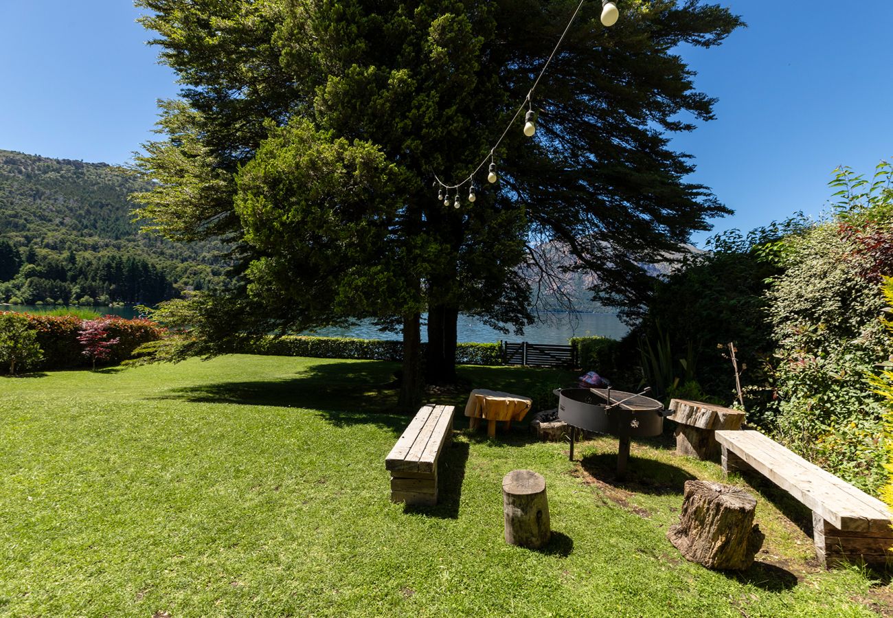 House in San Carlos de Bariloche - House with lakefront on Lake Gutiérrez in Bariloche