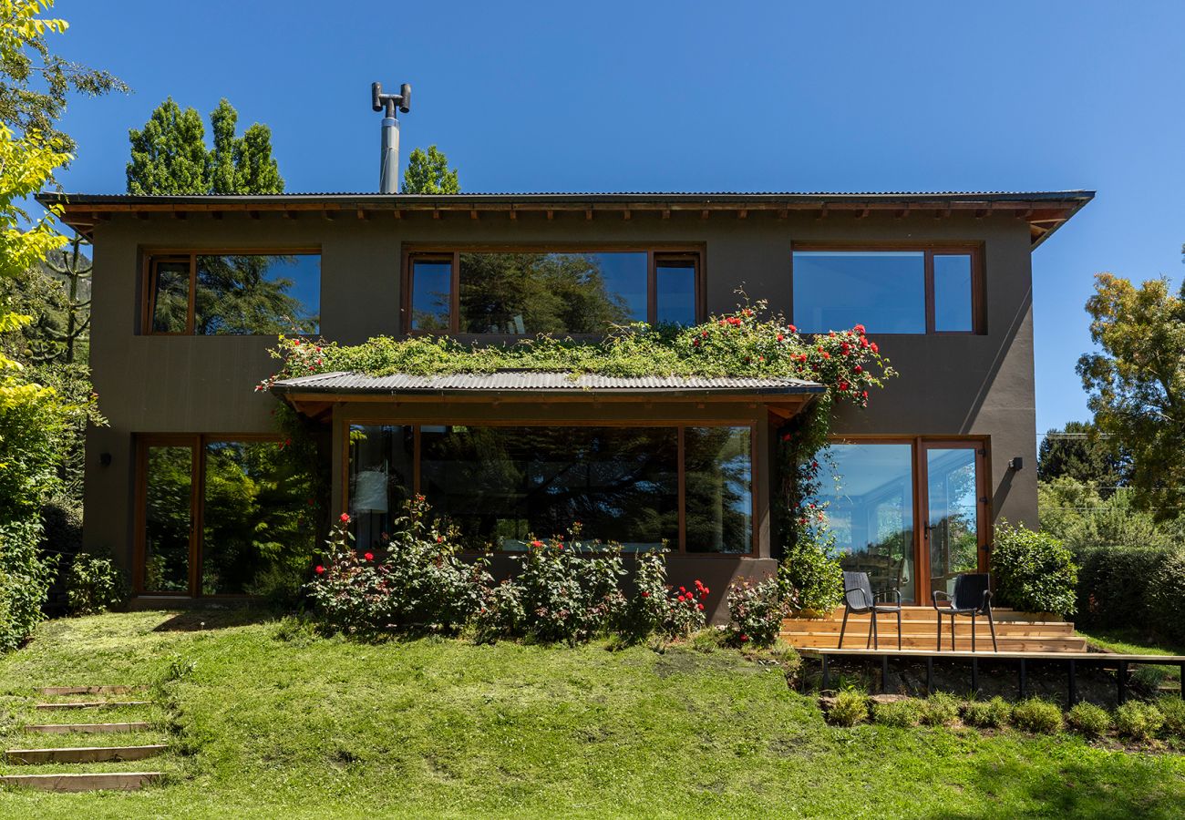 House in San Carlos de Bariloche - House with lakefront on Lake Gutiérrez in Bariloche