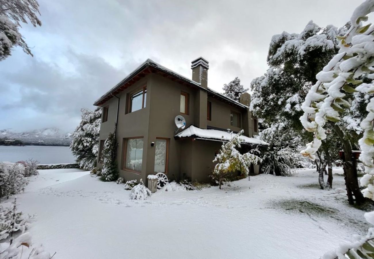 House in San Carlos de Bariloche - House with lakefront on Lake Gutiérrez in Bariloche