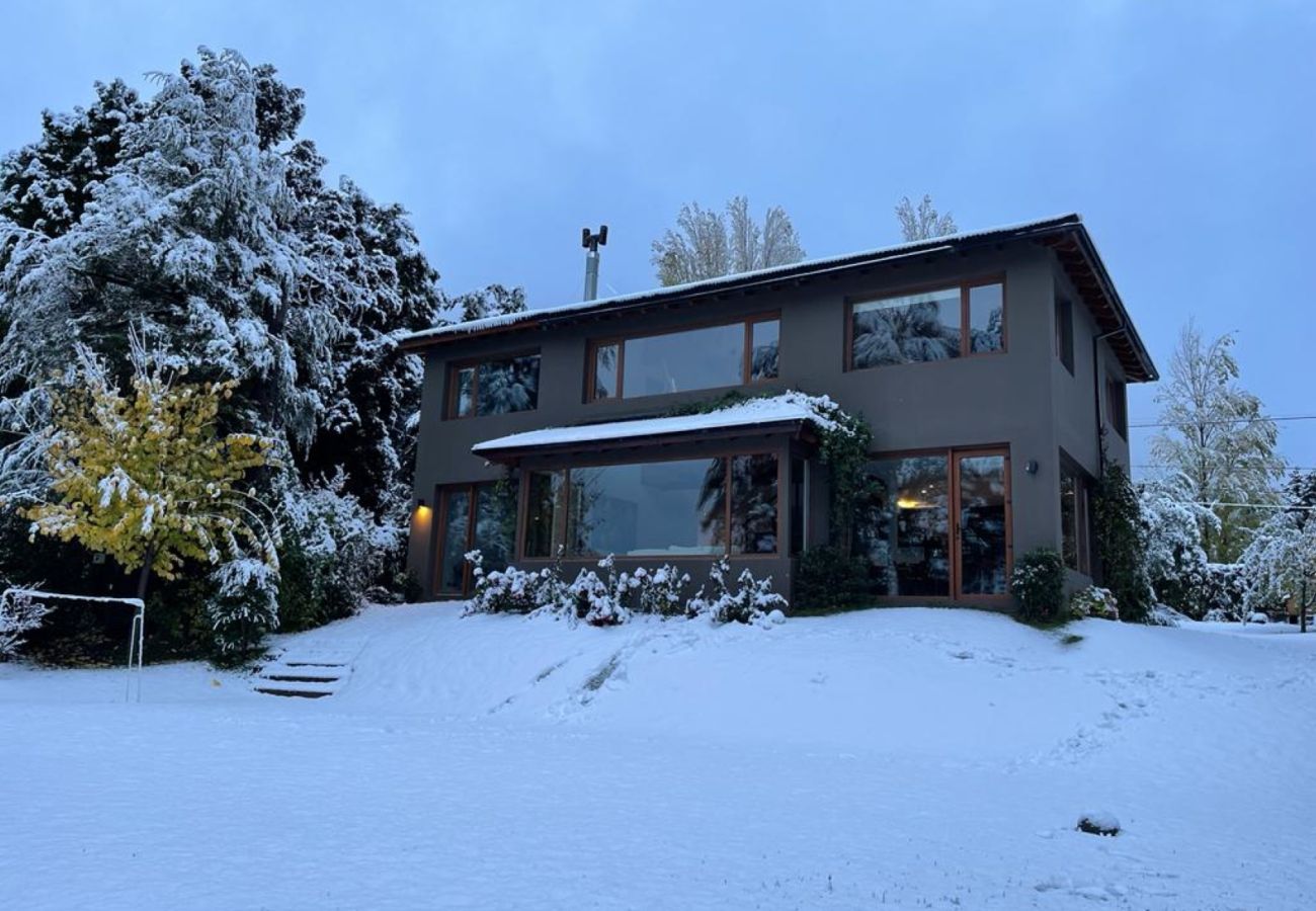 House in San Carlos de Bariloche - House with lakefront on Lake Gutiérrez in Bariloche