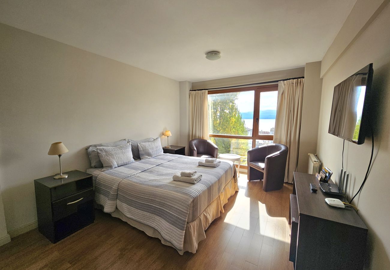 Studio in San Carlos de Bariloche - Terrazas del Lago I F with view of Lake Nahuel Huapi