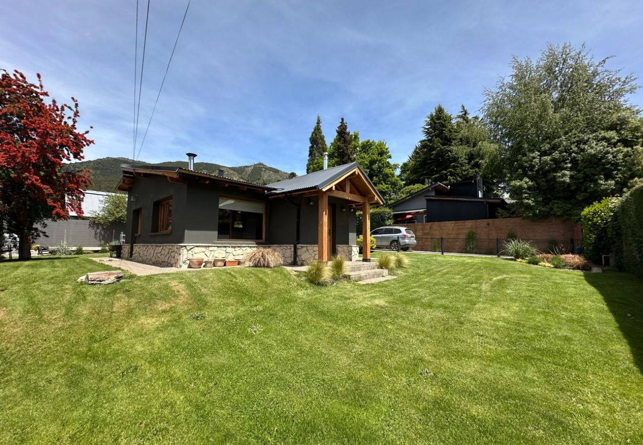 House in San Carlos de Bariloche - House in Pinar de Festa with barbecue area