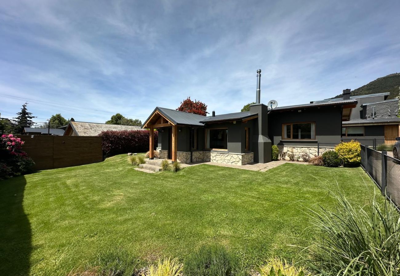 House in San Carlos de Bariloche - House in Pinar de Festa with barbecue area