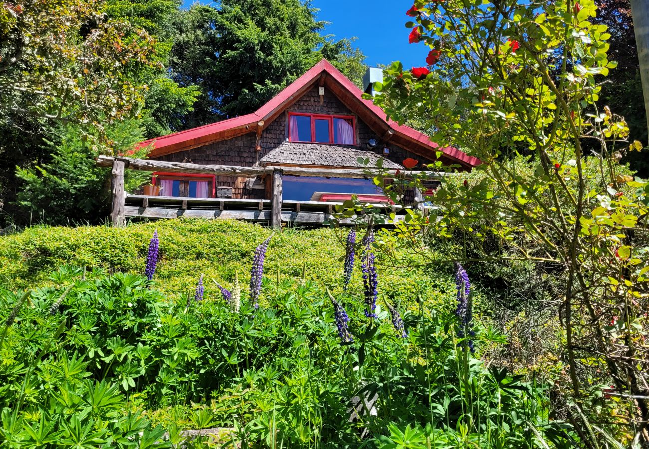 House in San Carlos de Bariloche - Lake Postcards in Bariloche