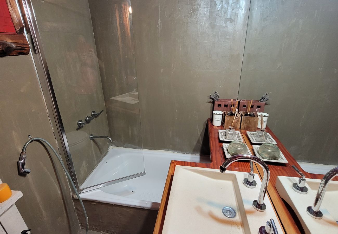 House in San Carlos de Bariloche - Lake Postcards in Bariloche