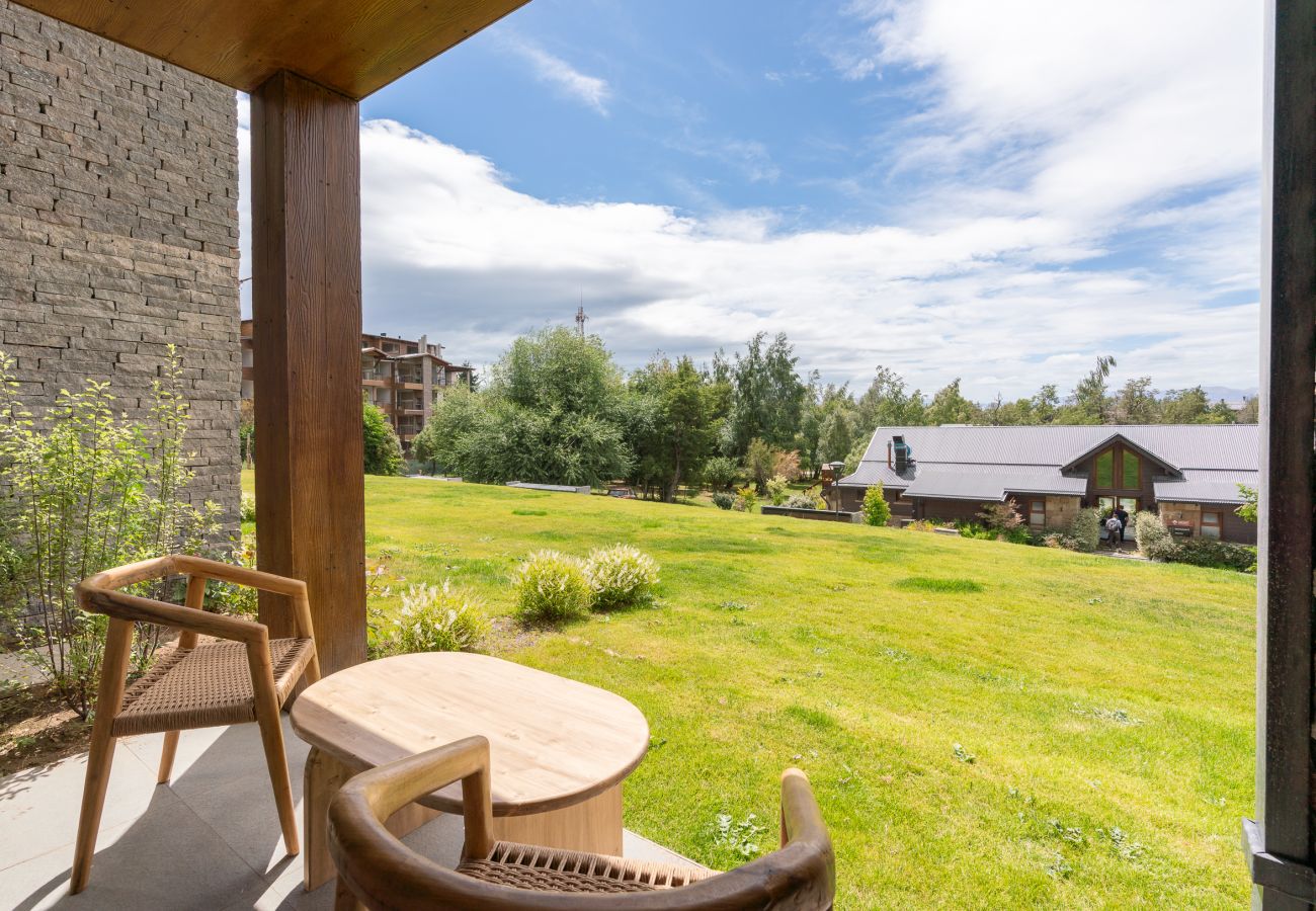 Apartment in San Carlos de Bariloche - Cozy Melipal Retreat | Garden, BBQ & Pool  