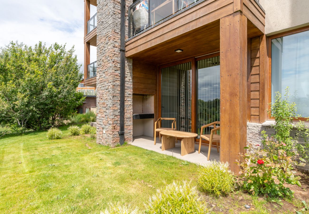 Apartment in San Carlos de Bariloche - Cozy Melipal Retreat | Garden, BBQ & Pool  