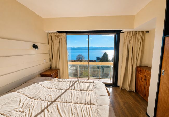  in San Carlos de Bariloche - Lake and City steps from the Centro Civicoc